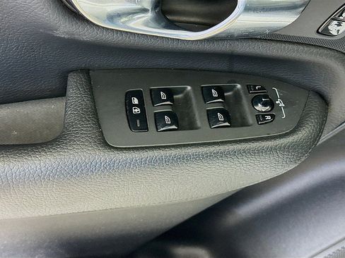 Used 2018 Volvo XC90 T6 Momentum w/ Convenience Package AWD/4WD image 19