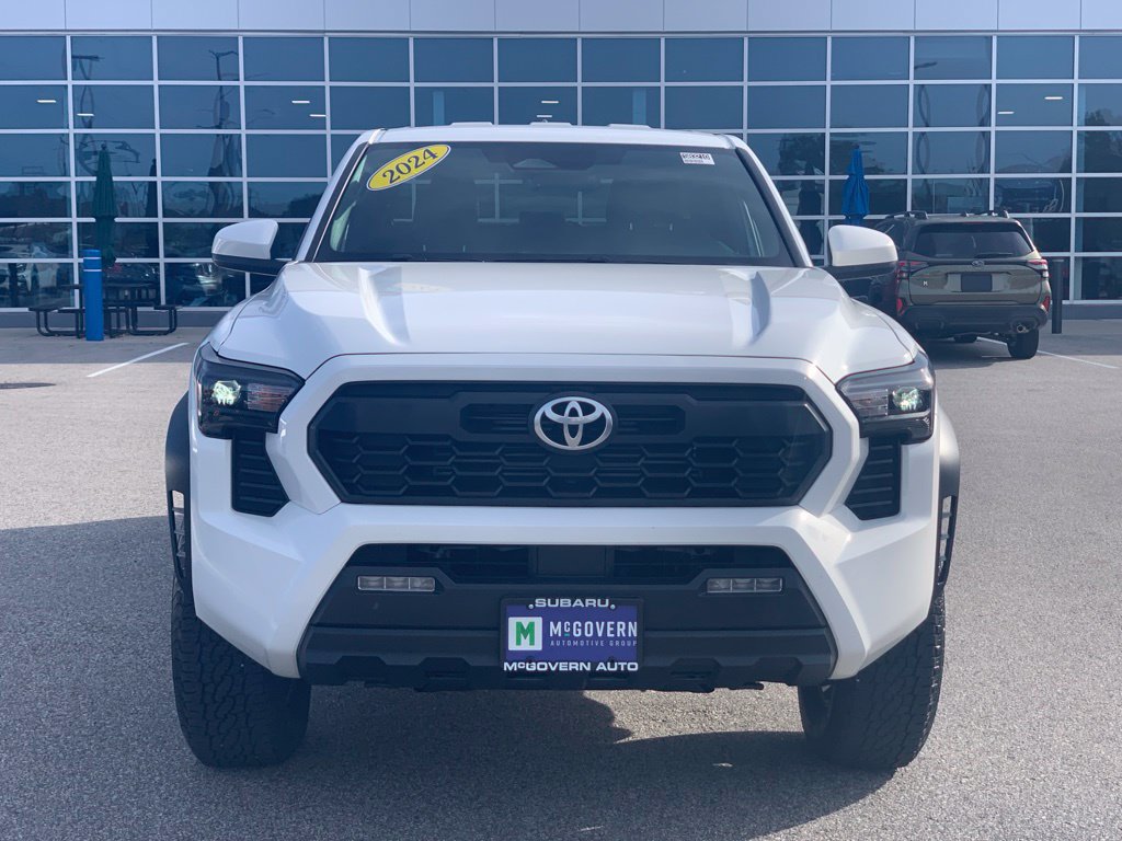 Used 2024 Toyota Tacoma TRD Off-Road AWD/4WD image 5