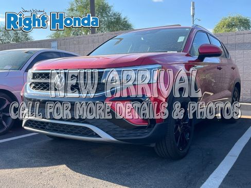Used 2023 Volkswagen Taos SE w/ Black Wheel Package FWD image 1