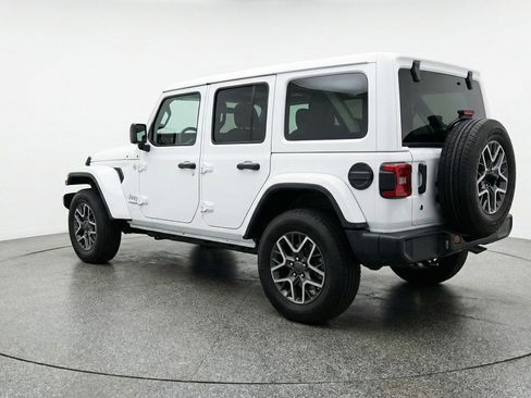 Used 2025 Jeep Wrangler Sahara image 6