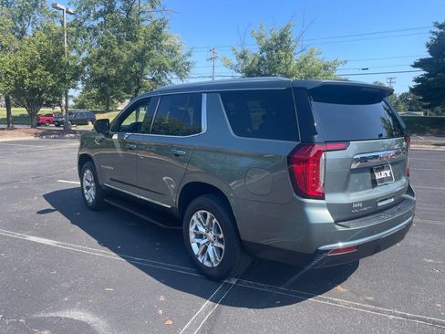 Used 2023 GMC Yukon SLT AWD/4WD image 3
