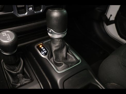 Used 2021 Jeep Gladiator Sport image 24