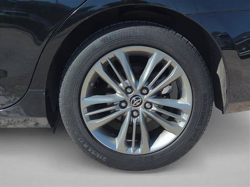 Used 2015 Toyota Camry SE FWD image 9