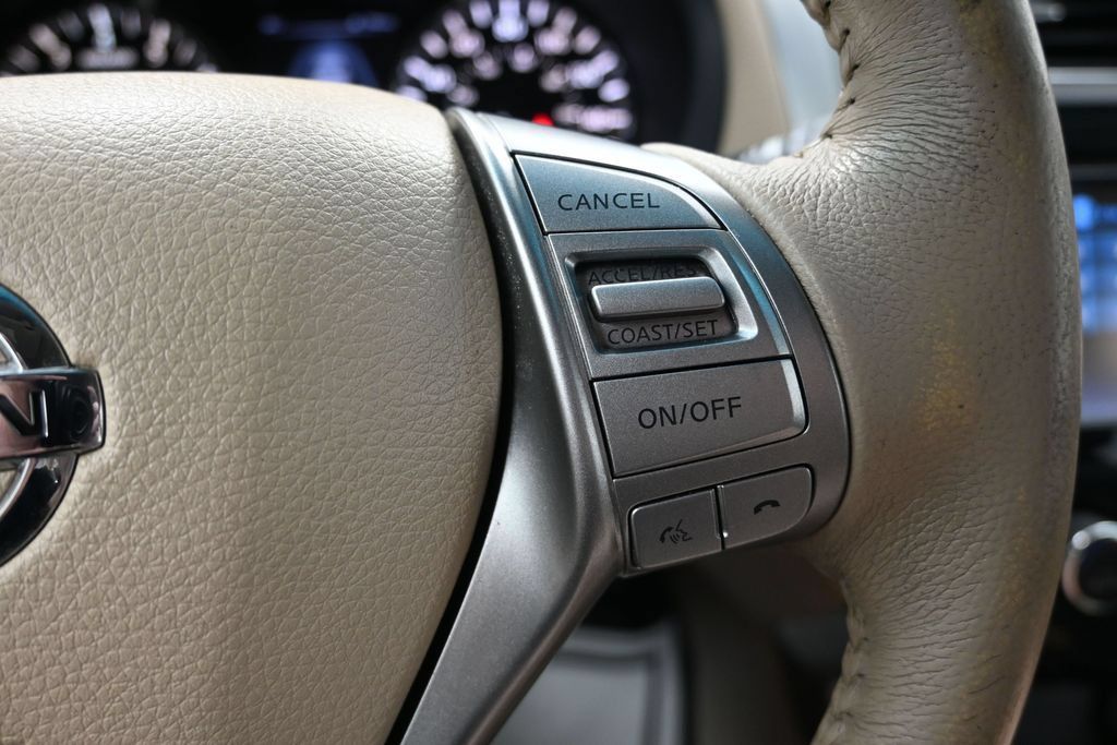 Used 2015 Nissan Altima 2.5 SV w/ Convenience Package FWD image 24