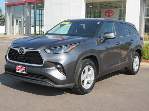 Used 2023 Toyota Highlander LE FWD image 2