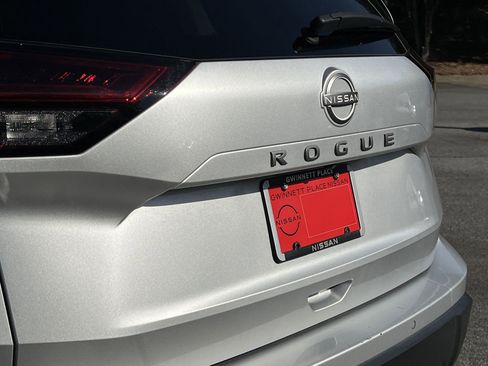 Used 2024 Nissan Rogue S image 29