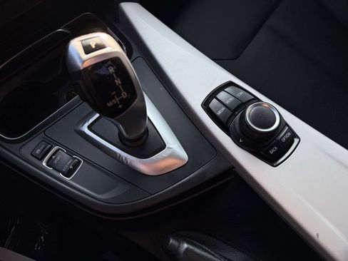 Used 2018 BMW 320i Sedan image 26