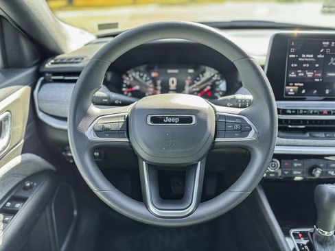 New 2025 Jeep Compass Sport image 31