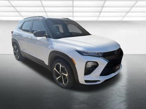 Used 2023 Chevrolet TrailBlazer RS w/ Sun and Liftgate Package FWD image 1