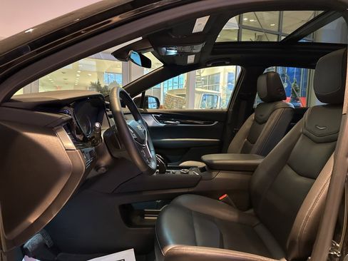 Used 2025 Cadillac XT5 Premium Luxury image 13
