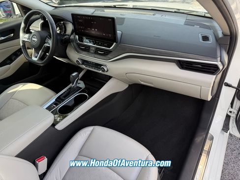 Used 2024 Nissan Altima 2.5 SL FWD image 9