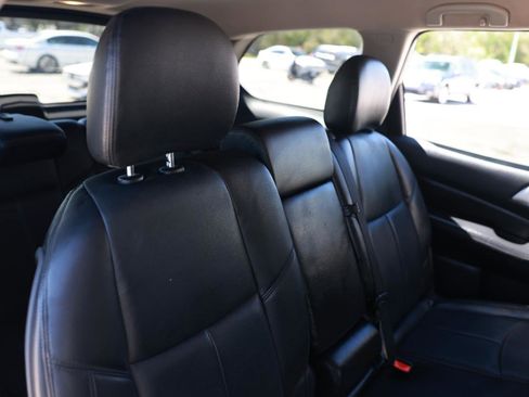 Used 2014 Nissan Pathfinder S image 12