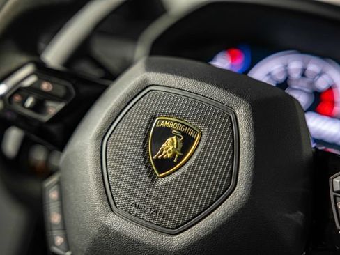 Used 2021 Lamborghini Huracan EVO RWD image 25