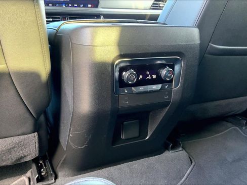 Used 2025 Chevrolet Tahoe LT w/ Comfort Package image 36