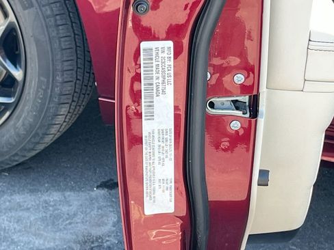 Certified 2023 Chrysler 300 Touring L w/ Comfort Group image 29