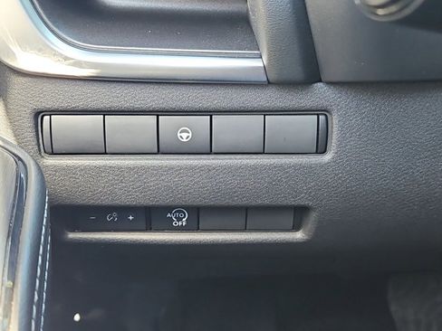Certified 2023 Nissan Rogue SV FWD image 16