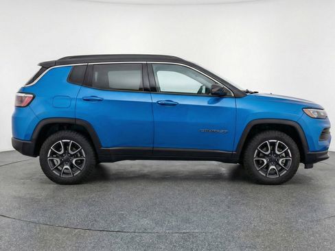 Used 2025 Jeep Compass Trailhawk AWD/4WD image 8