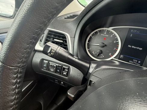 Used 2019 Nissan Sentra SR w/ Exterior Package FWD image 26