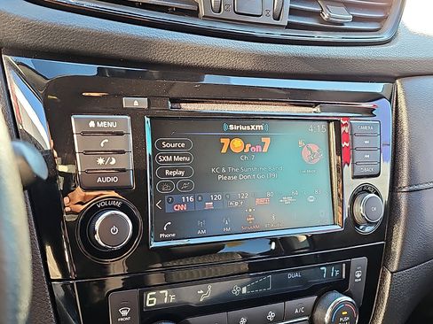 Used 2020 Nissan Rogue SV image 16