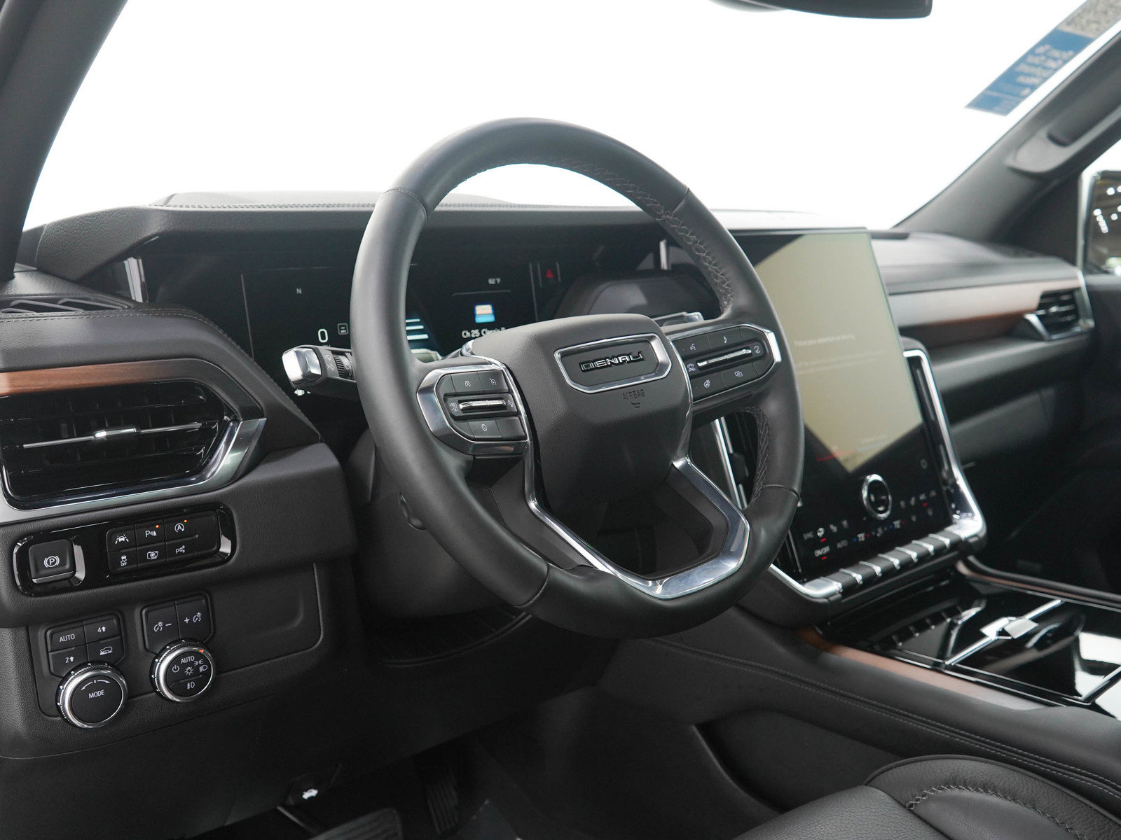 Used 2025 GMC Yukon Denali w/ Sun & Power Step Package AWD/4WD image 27