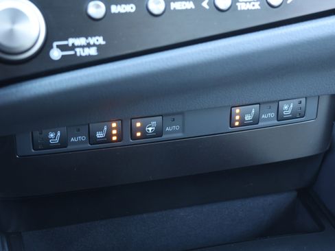 Used 2025 Lexus ES 350 w/ Premium Package image 25