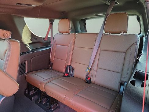 Used 2022 Chevrolet Suburban High Country AWD/4WD image 10