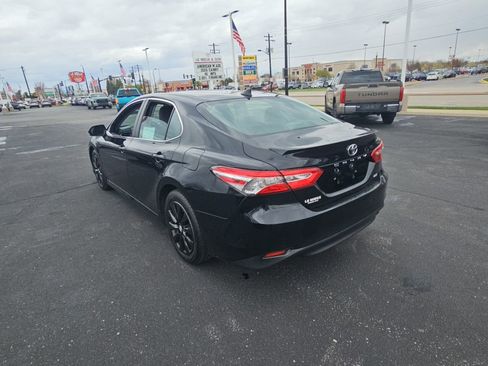 Used 2020 Toyota Camry LE FWD image 5