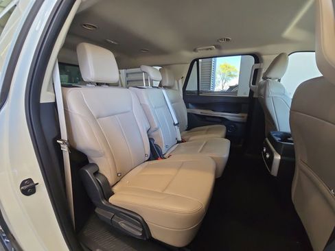 Used 2024 Ford Expedition Max XLT image 20