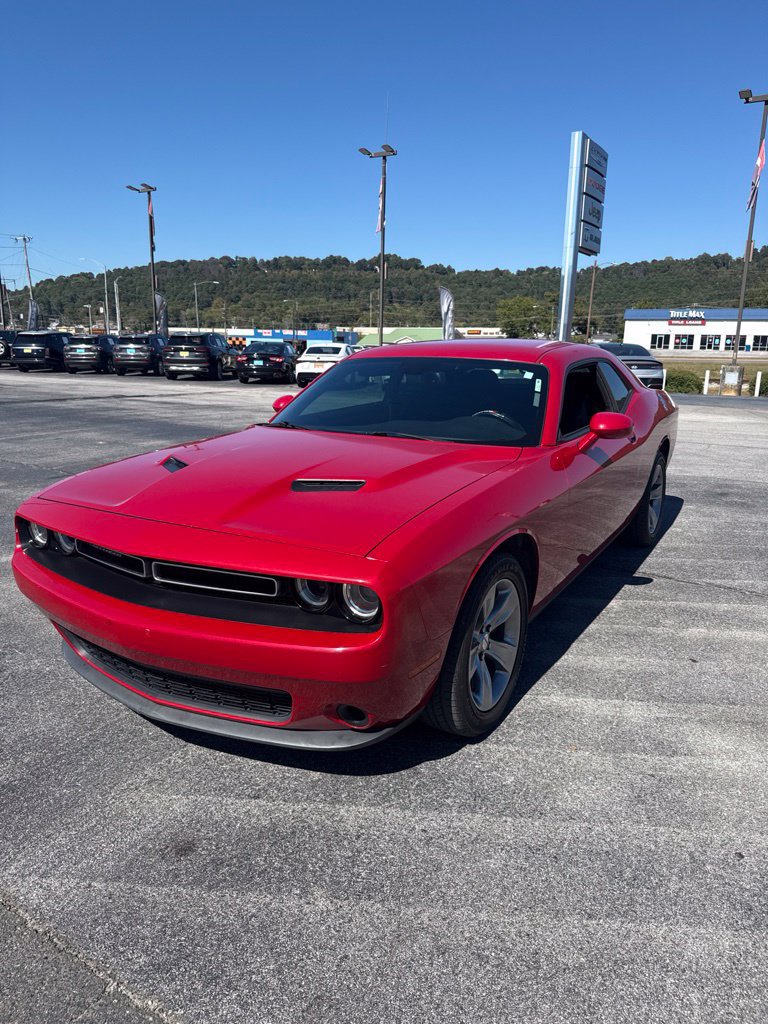 Used 2015 Dodge Challenger SXT w/ Driver Convenience Group RWD image 2