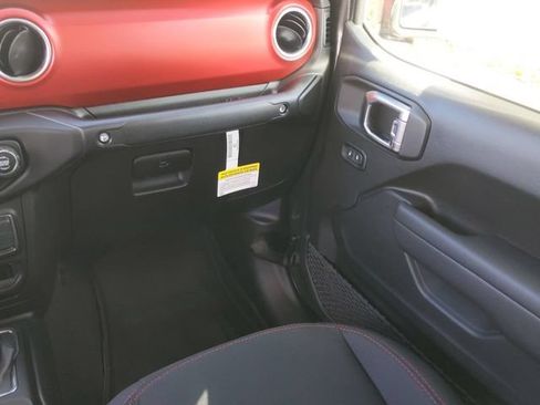 Used 2023 Jeep Gladiator Rubicon w/ Trailer Tow Package AWD/4WD image 18