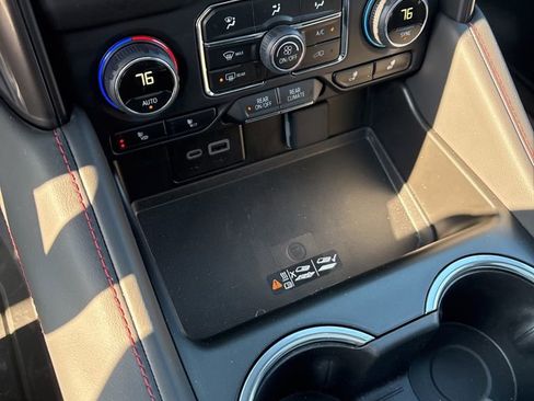 Used 2024 Chevrolet Suburban RST w/ Luxury Package image 15