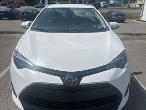 Used 2018 Toyota Corolla LE FWD image 1