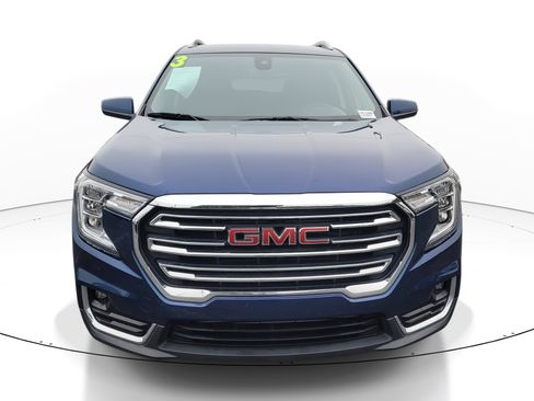 Used 2023 GMC Terrain SLT image 2