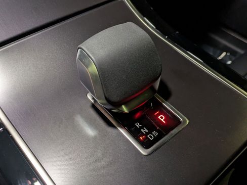 New 2026 Land Rover Range Rover Velar Dynamic SE image 16