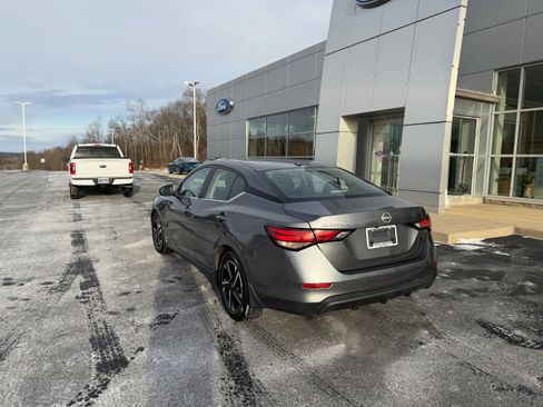Used 2025 Nissan Sentra SV w/ Trunk Package image 8
