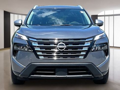 Used 2024 Nissan Rogue SV w/ SV Premium Package FWD image 2