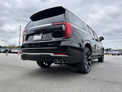 New 2026 GMC Yukon XL Denali w/ Denali Reserve Package image 11