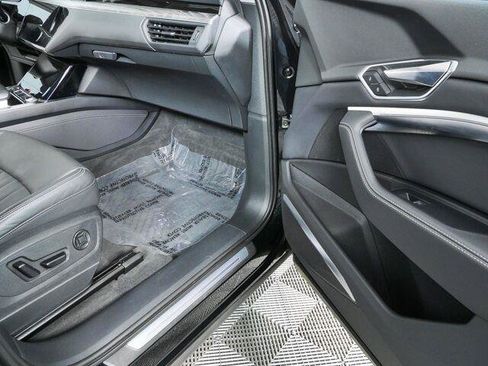 Used 2023 Audi e-tron Premium Plus w/ Premium Plus Package AWD/4WD image 26