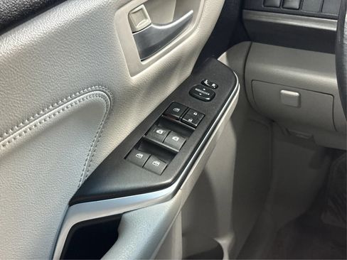 Used 2016 Toyota Camry XLE w/ Moonroof Package FWD image 16