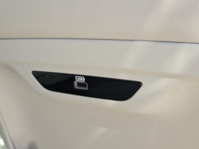 Used 2017 Chrysler Pacifica Limited FWD image 11