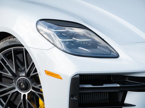 Certified 2025 Porsche Panamera Turbo image 38