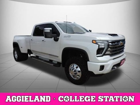 Used 2024 Chevrolet Silverado 3500 High Country w/ High Country Premium Package AWD/4WD image 3