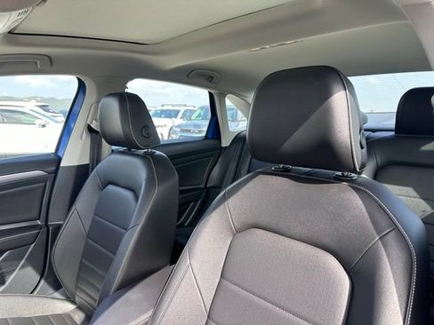 Used 2024 Volkswagen Jetta SE FWD image 17