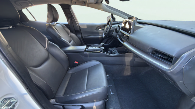 Used 2024 Toyota Prius XLE FWD image 25