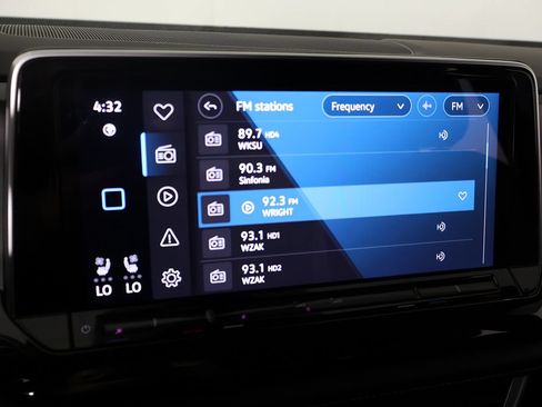 Used 2025 Volkswagen Atlas Cross Sport SE AWD/4WD image 44