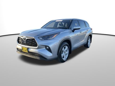 Certified 2023 Toyota Highlander LE image 11