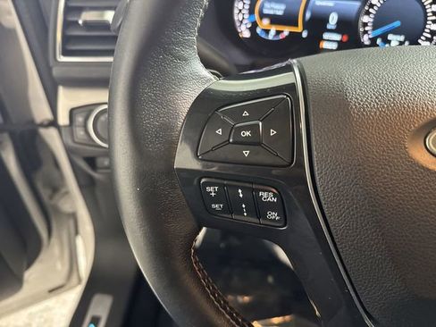 Used 2017 Ford Explorer Platinum image 11