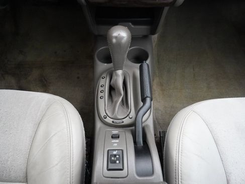 Used 2005 Chrysler Sebring Limited w/ Electronics Convenience Group image 14