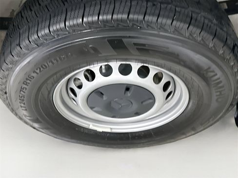 Used 2025 Mercedes-Benz Sprinter 2500 image 29