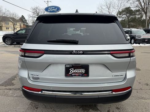 Used 2023 Jeep Grand Cherokee Laredo image 6